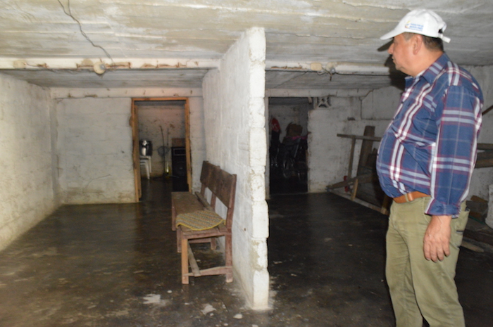 Mas de 100 personas, entre esas Mendoza y su familia, se refugiaron en este sotano de la iglesia por mas de 24 horas durante la toma a Puerto Saldaña