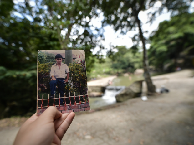 En junio de 2003 se celebraba el Reinado Departamental del Café en Viotá, por lo que Ana buscó a su hijo en el río, donde, según su familia, le gustaba pasar tiempo con sus amigos. Fotografía: José Vargas