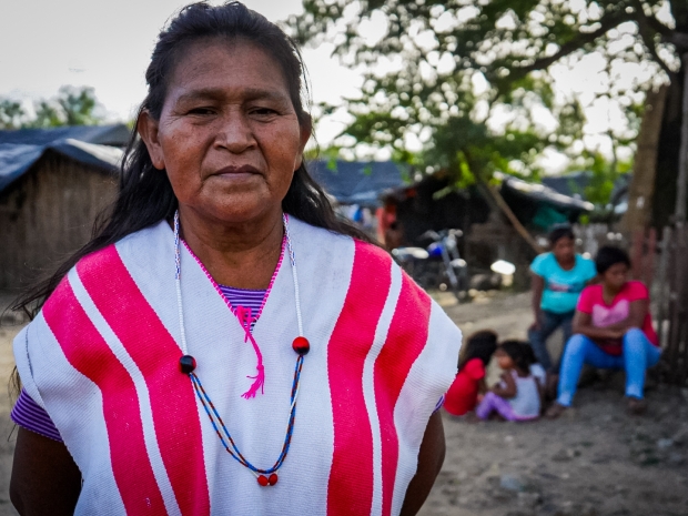 El pueblo indígena yukpa llegó hace catorce años a la ciudad fronteriza de Cúcuta, en Norte de Santander. Es una comunidad binacional que por medio de la música, la danza y las artesanías lucha por mantener sus tradiciones culturales. Fotografía: Diego García D'Caro.