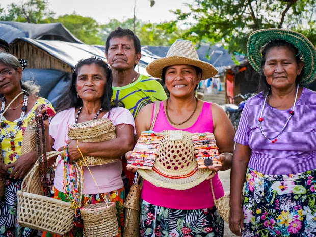 El pueblo indígena yukpa llegó hace catorce años a la ciudad fronteriza de Cúcuta, en Norte de Santander. Es una comunidad binacional que por medio de la música, la danza y las artesanías lucha por mantener sus tradiciones culturales. Fotografía: Diego García D'Caro.