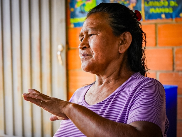 El pueblo indígena yukpa llegó hace catorce años a la ciudad fronteriza de Cúcuta, en Norte de Santander. Es una comunidad binacional que por medio de la música, la danza y las artesanías lucha por mantener sus tradiciones culturales. Fotografía: Diego García D'Caro.