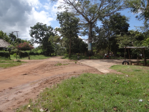 Esta es la intersección conocida como La Ye de San Antonio, en la vía que comunica con el corregimiento de Pueblito Mejía. Foto: Samuel Smith Méndez.