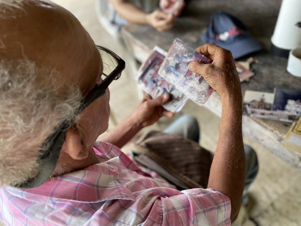 Las fotos y sus historias. Fotografía: Liliana López.