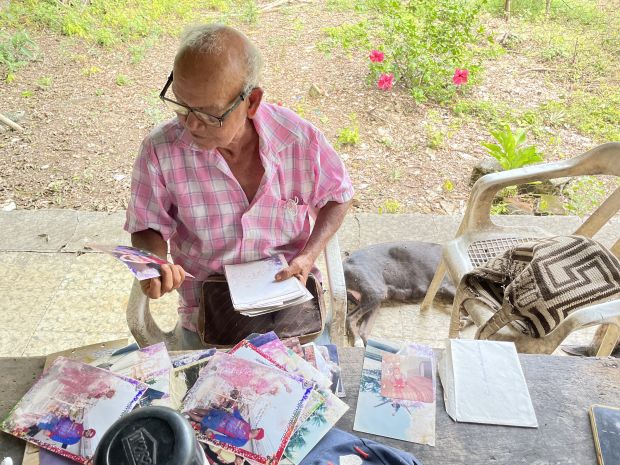 Las fotos y sus historias. Fotografía: Liliana López.