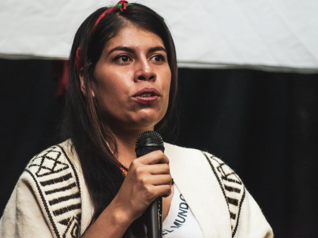 El reclutamiento de los jóvenes de su territorio es uno de los asuntos que más preocupan a Daniela Soto. Por eso se la pasa buscando estrategias, propiciando festivales culturales, talleres de prevención y sensibilización, todo lo que de alguna manera arranque a los chicos de las garras de los violentos. Fotografía. Gisell Sánchez.